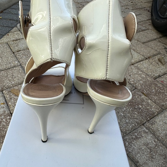 Versace Heels Straps 9 (39) - Picture 4 of 13